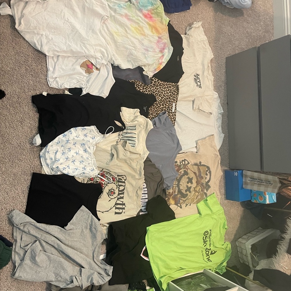 Assorted Graphic and Plain T-Shirts
20 pack